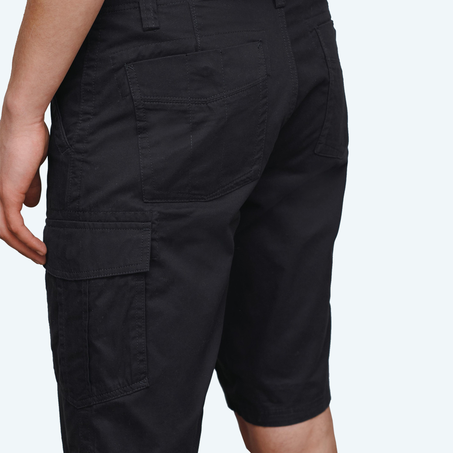 Loose men's shorts